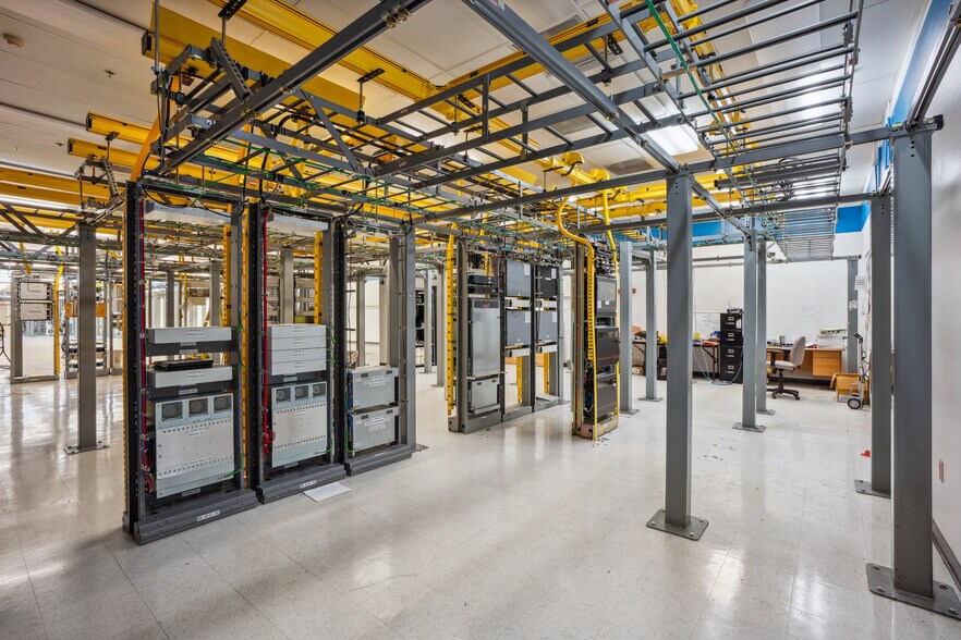 More Photos Of 6440-6490 Bay St, Emeryville Telecom Hotel Data Hosting For Sale