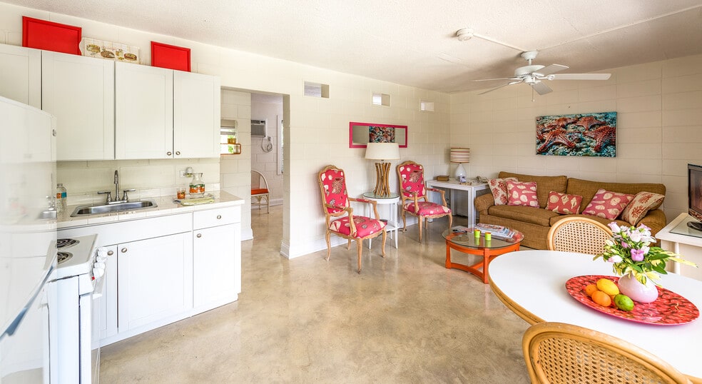 More Photos Of 1705 Ocean Dr, Vero Beach Hotel For Sale