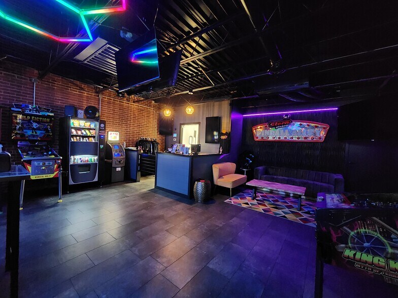 More Photos Of 521 S Glenstone Ave, Springfield General Retail For Lease