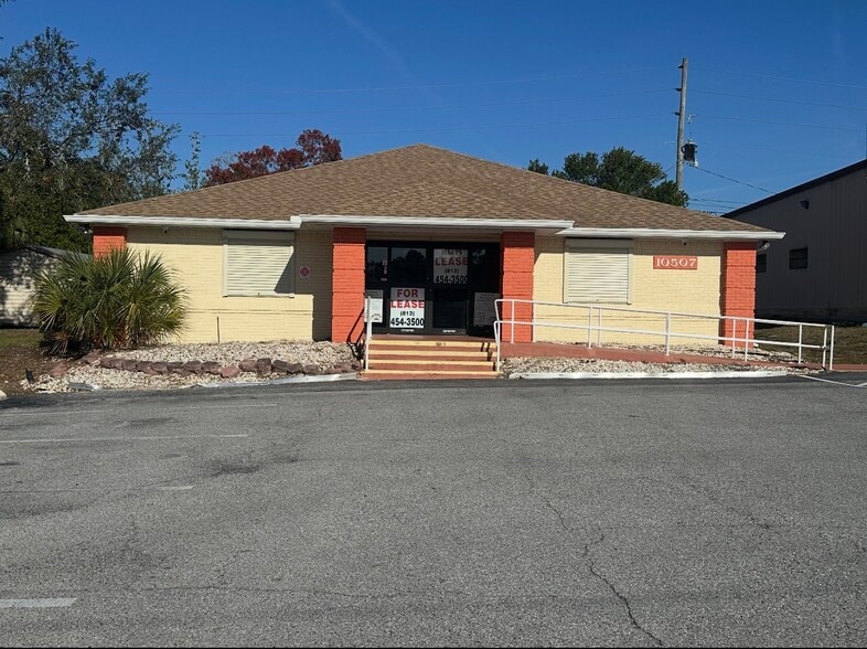 Primary Photo Of 10507 Spring Hill Dr, Spring Hill Medical For Lease