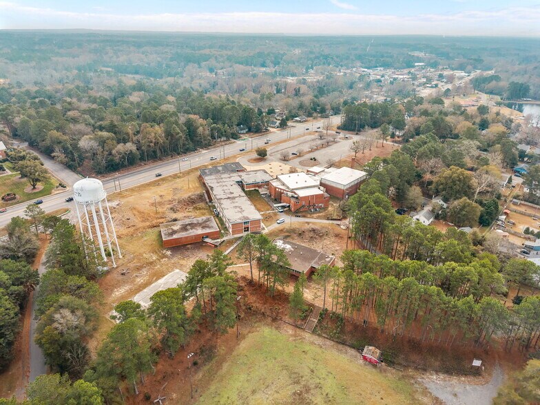 More Photos Of 711 N Chapin Rd, Aberdeen Flex For Sale