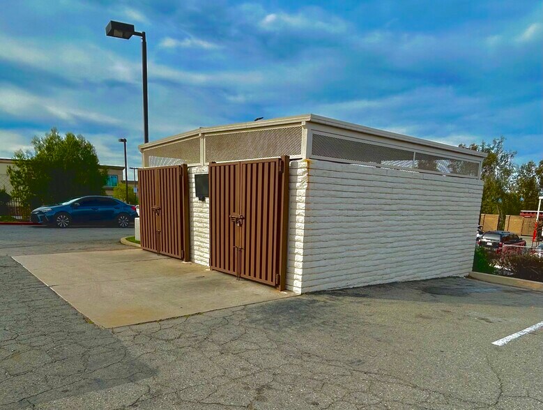 More Photos Of 18990 Van Buren Blvd, Riverside Restaurant For Sale