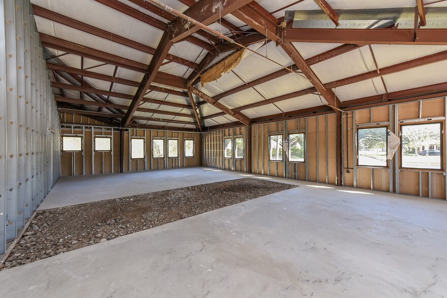 More Photos Of 5751 Blythewood St, Houston Unknown For Lease
