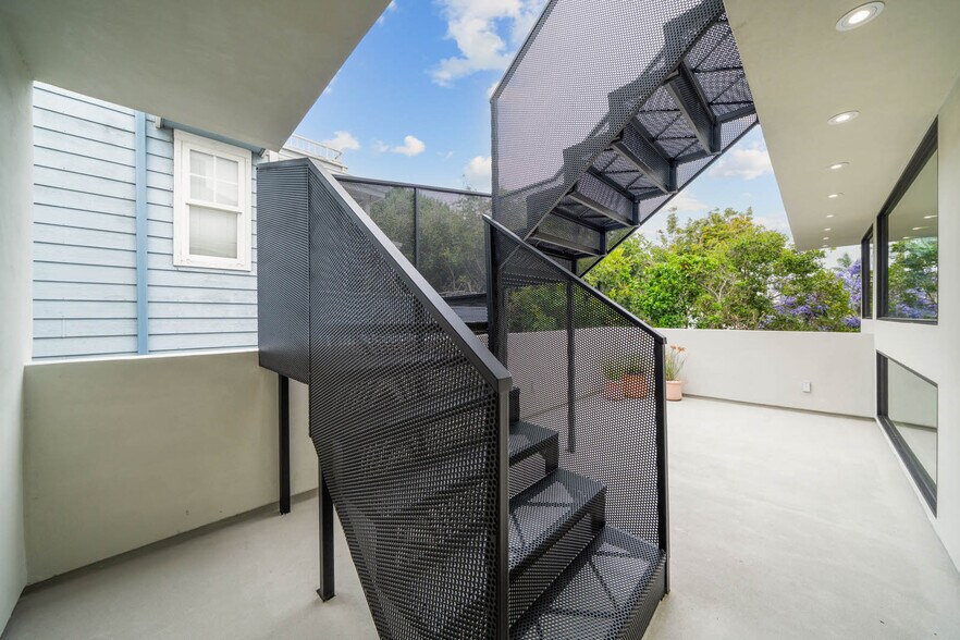 More Photos Of 7372 Fay Ave, La Jolla Multifamily For Sale