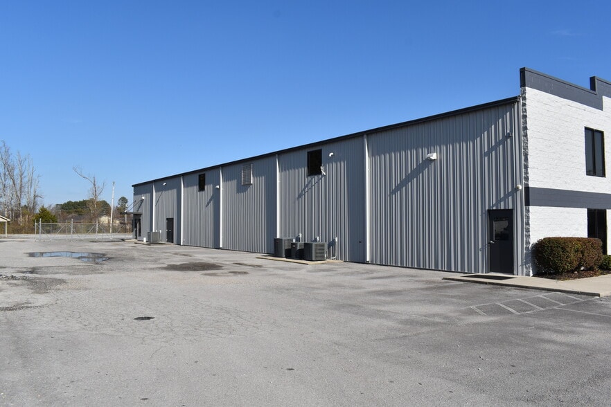 More Photos Of 95 Hunt Dr, Rossville Industrial For Lease