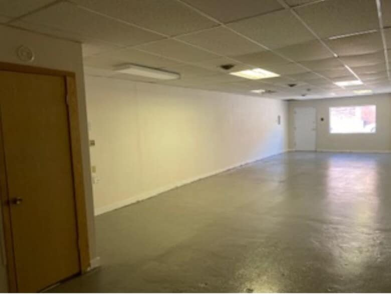 More Photos Of 115 Strickland Plz, Irving General Retail For Sale