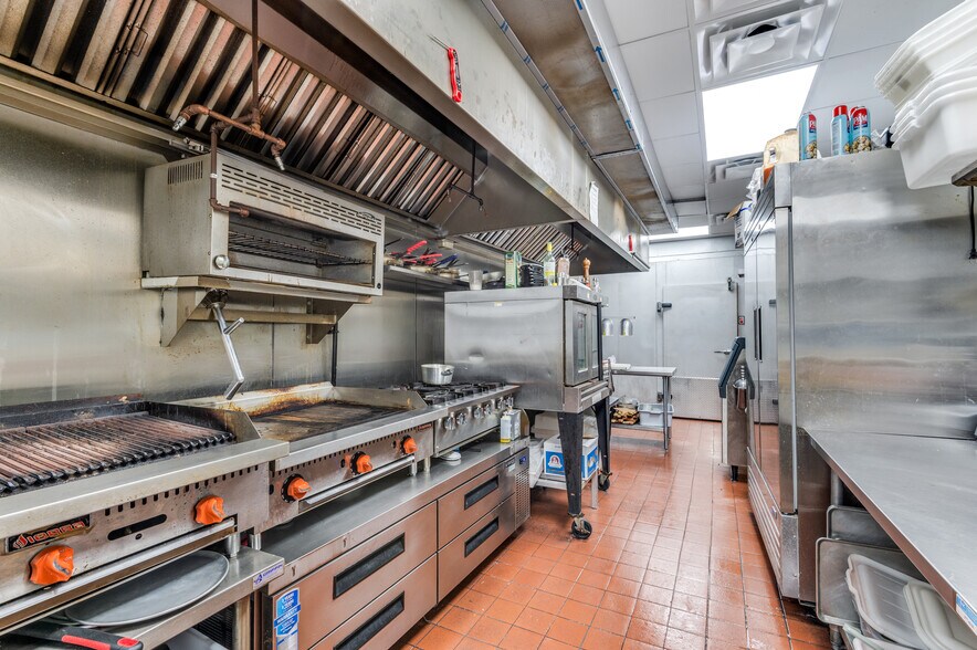 More Photos Of 2601 W Jefferson St, Grand Prairie Bar For Sale