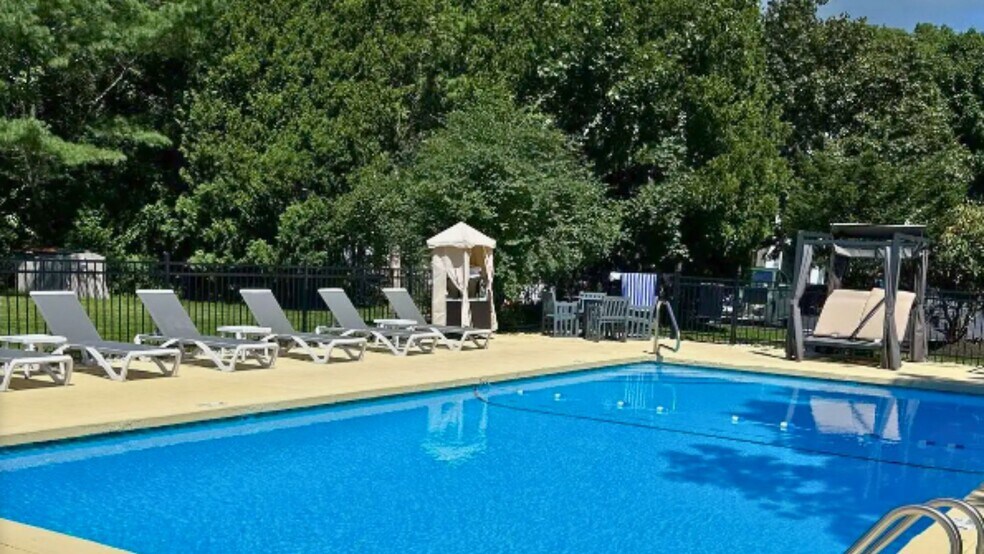 More Photos Of 7 Turbats Creek Rd, Kennebunkport Hotel For Sale