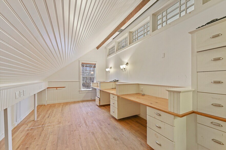 More Photos Of , Amagansett General Retail For Sale