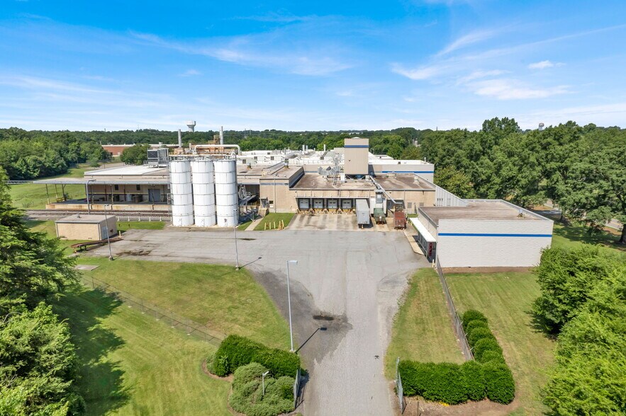 More Photos Of 816 W Fieldcrest Rd, Eden Industrial For Sale