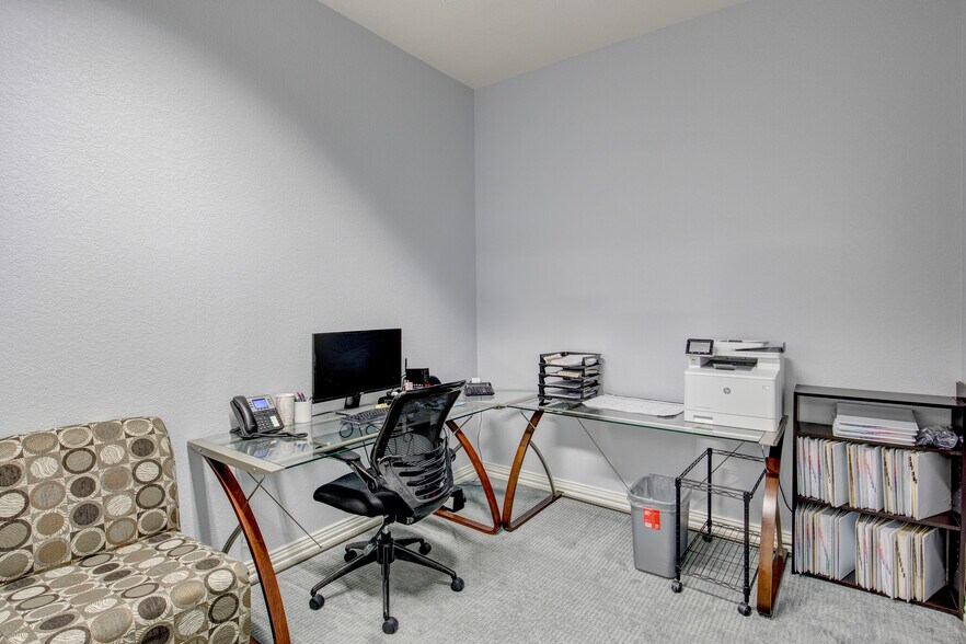 More Photos Of 7633 Bellaire Dr S, Fort Worth Medical For Sale