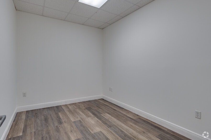 More Photos Of 7200-7200 W Commercial Blvd, Fort Lauderdale Medical For Sale