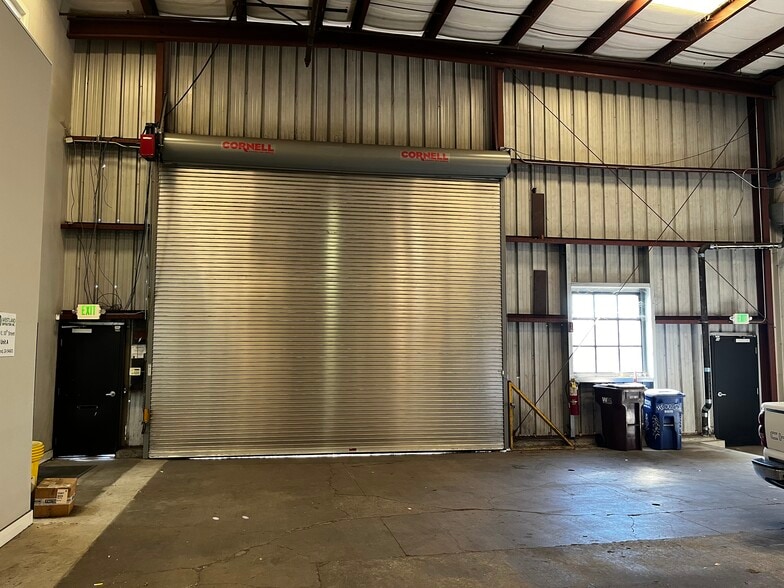 More Photos Of 3100 E 10th St, Oakland Warehouse For Lease