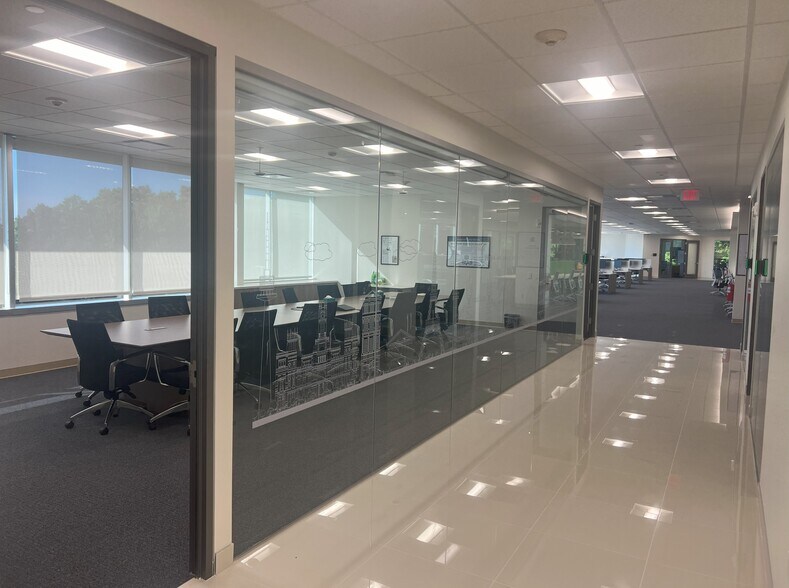More Photos Of 50 Jericho Quadrangle, Jericho Office For Lease