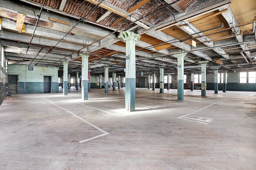 More Photos Of 35 S Main St, Batesville Warehouse For Sale