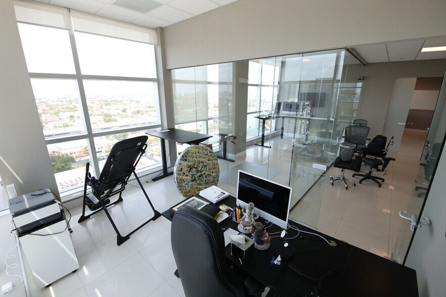 Primary Photo Of 175 SW 7th St, Miami Medical For Lease