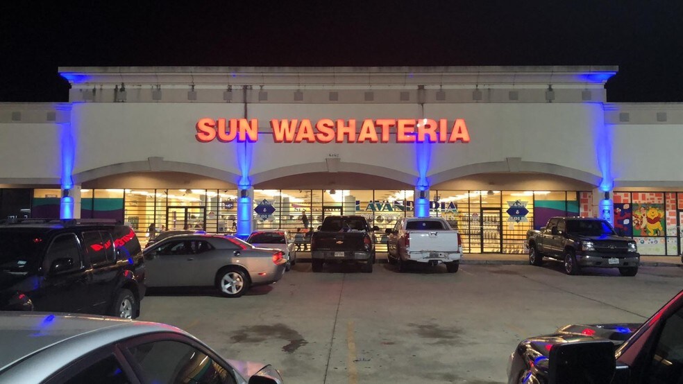 More Photos Of 10114 Bissonnet St, Houston Storefront For Lease