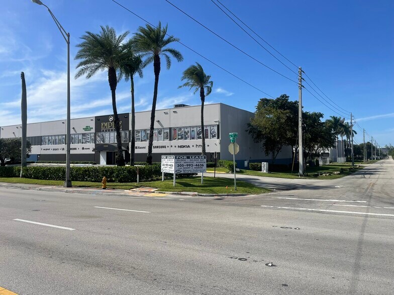More Photos Of 3520-3560 NW 72nd Ave, Miami Warehouse For Lease