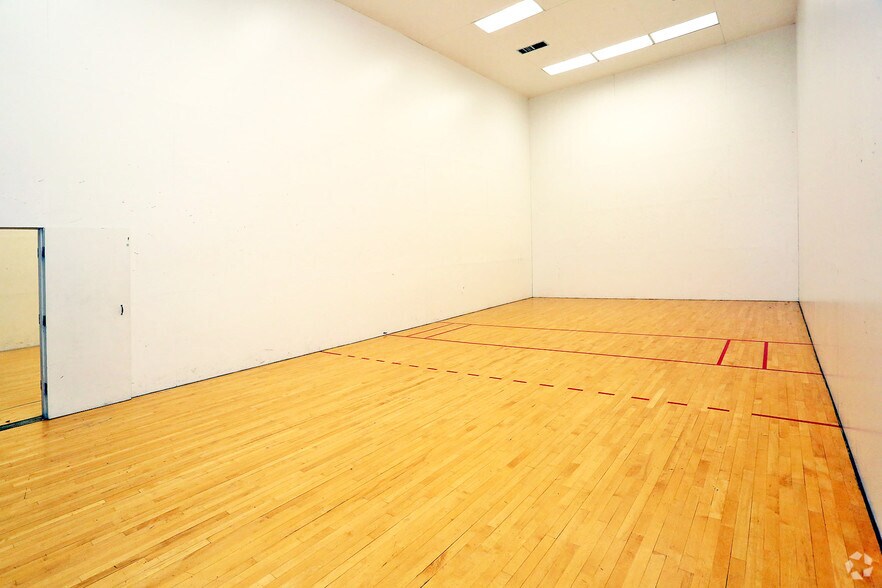 More Photos Of 3001 Reflections Way, Virginia Beach Apartments For Sale