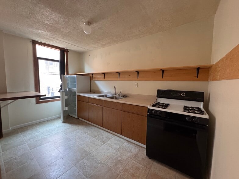 More Photos Of 118 S Lafayette St, Macomb Storefront Retail Residential For Sale