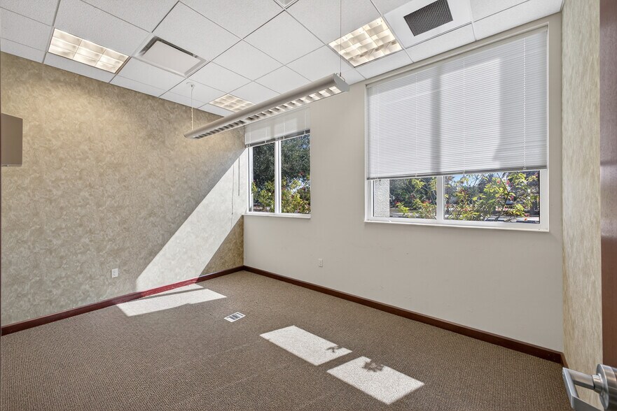 More Photos Of 18031 S Tamiami Trl, Fort Myers Bank For Lease