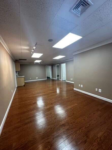 More Photos Of 3921-3951 University Dr, Fairfax Office For Lease