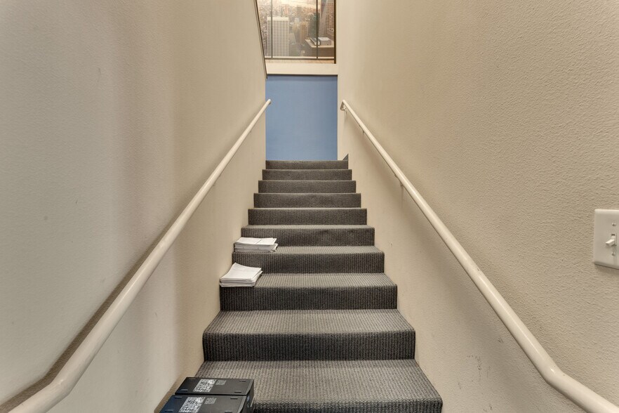 More Photos Of 1859-1863 Whitney Mesa Dr, Henderson Flex For Sale