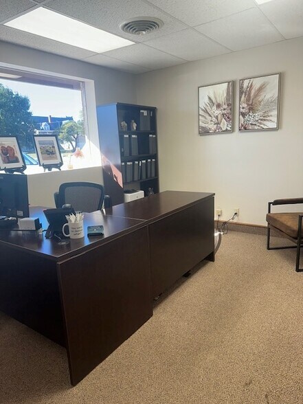 More Photos Of 118 W Locust St, Independence Office For Sale