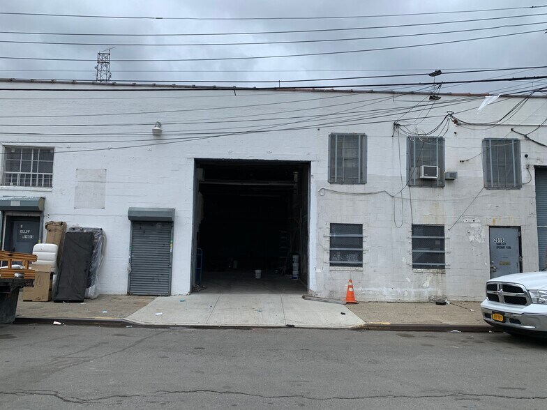 More Photos Of 2501-2515 Newbold Ave, Bronx Warehouse For Lease