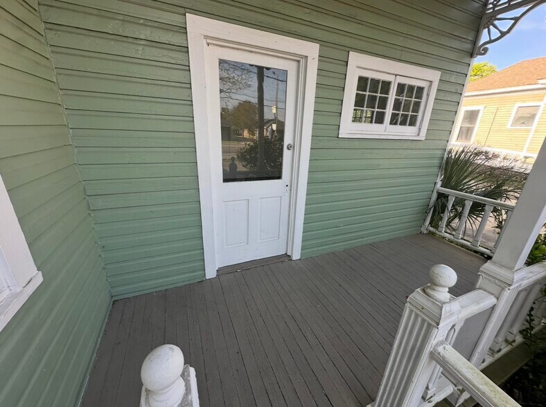 More Photos Of 987 Howard Ave, Biloxi Office For Lease