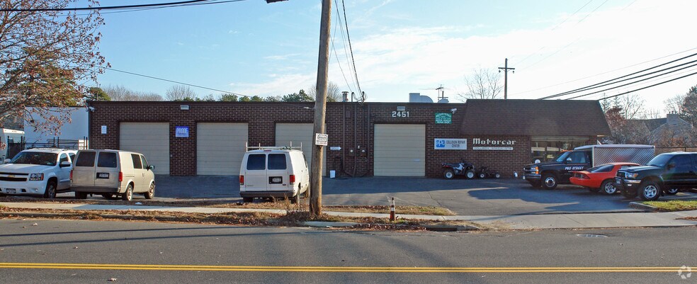 Primary Photo Of 2451 Pond Rd, Ronkonkoma Auto Repair For Sale