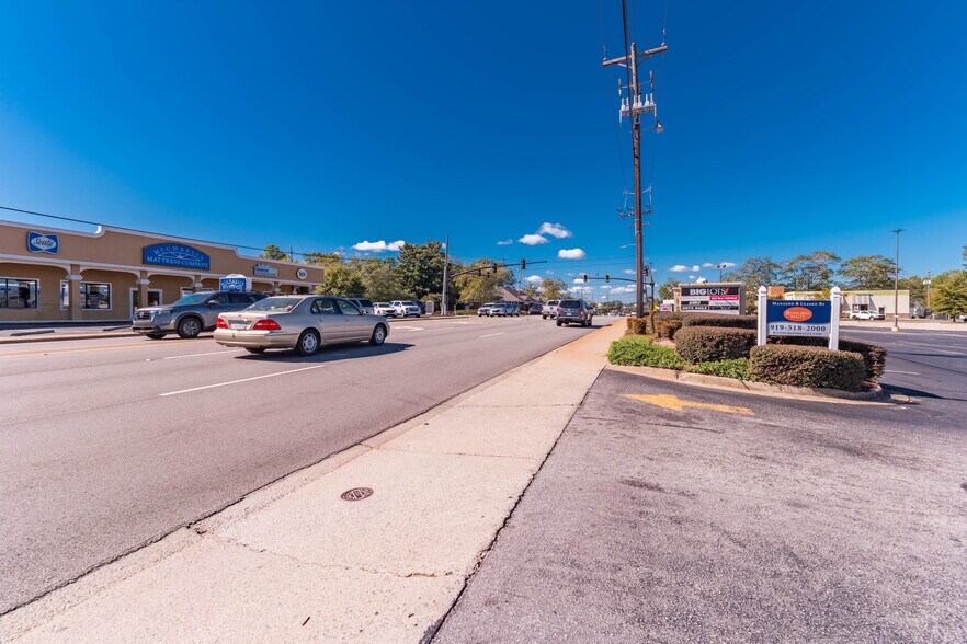 More Photos Of 451 Columbia Ave, Lexington Freestanding For Sale