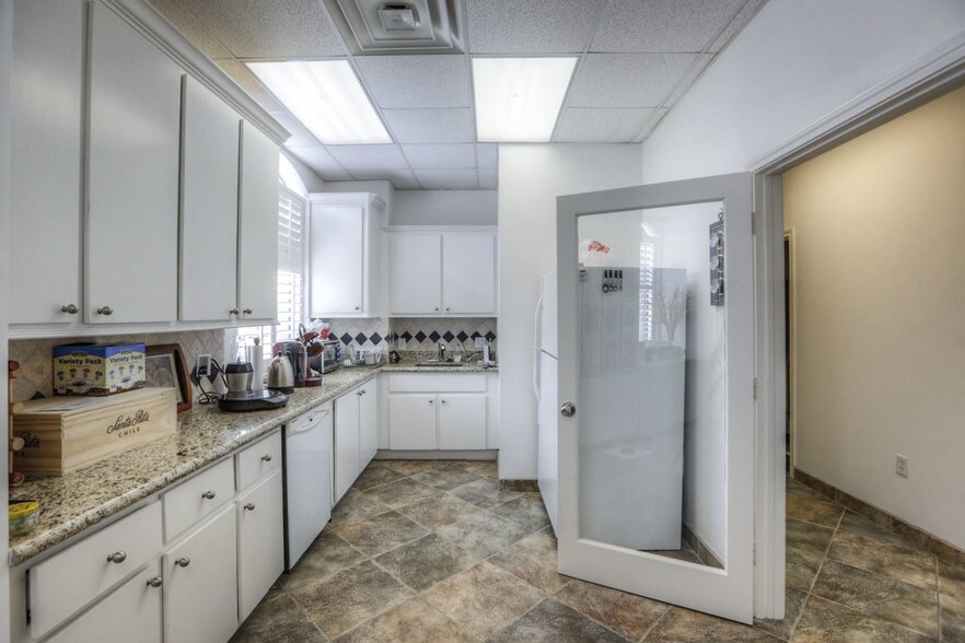 More Photos Of 5905 Winsome Ln, Houston Office For Sale