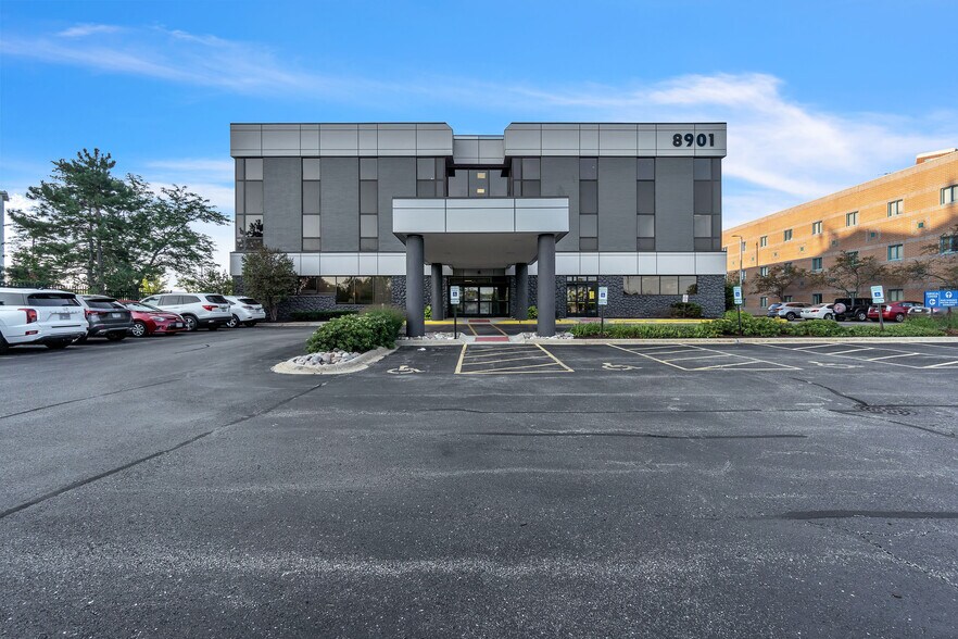 More Photos Of 8901 Golf Rd, Des Plaines Medical For Lease