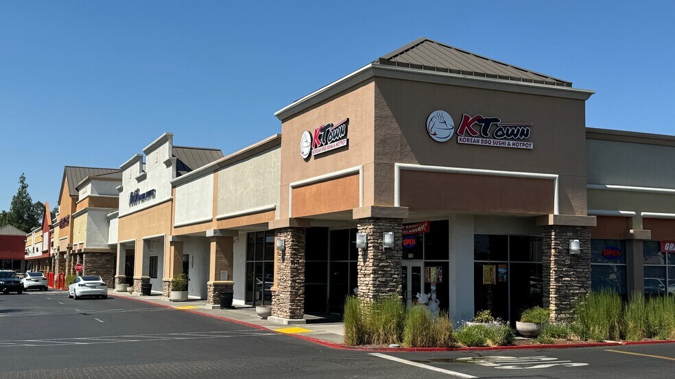 More Photos Of 380-446 Harding Blvd, Roseville Unknown For Lease