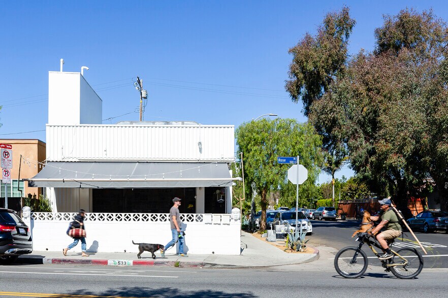 More Photos Of 533 Rose Ave, Venice Restaurant For Sale