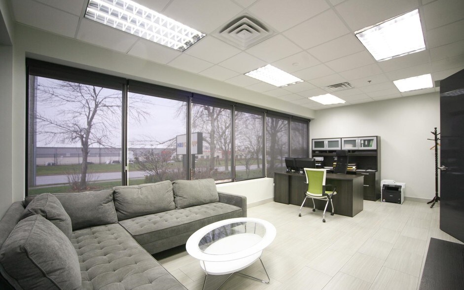 More Photos Of 5 Copper Rd, Brampton Warehouse For Lease