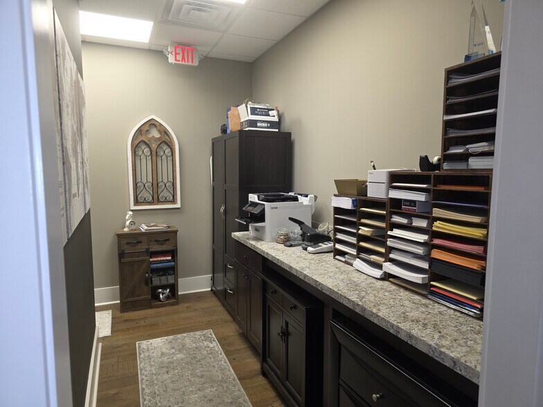 More Photos Of 158 State St, Bluffton Storefront Retail Office For Lease