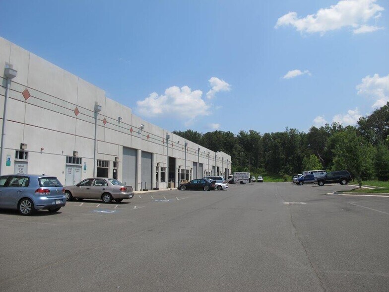 More Photos Of 9201-9373 Mike Garcia Dr, Manassas Warehouse For Lease