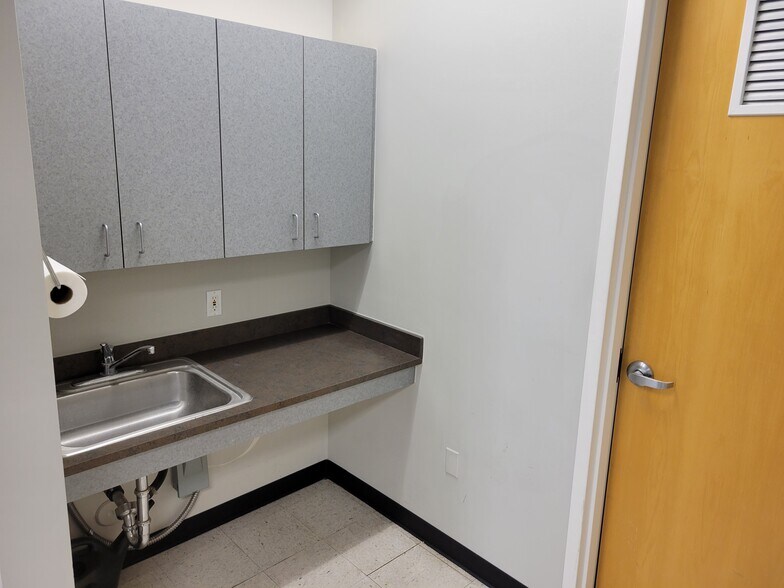More Photos Of 1959 S Val Vista Dr, Mesa Office For Lease