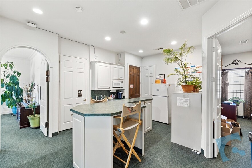 More Photos Of 5316 Bransford Rd, Colleyville Office For Sale