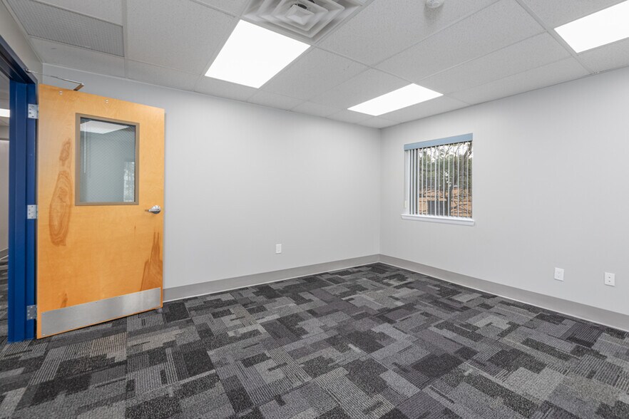 More Photos Of 411 Commerce Ln, West Berlin Medical For Sale