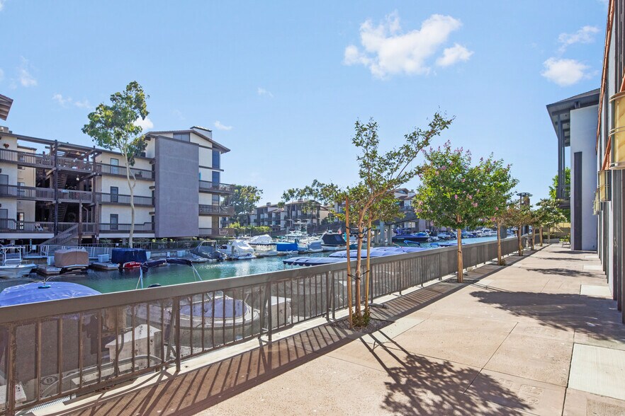 More Photos Of 6324-6380 E Pacific Coast Hwy, Long Beach Freestanding For Lease