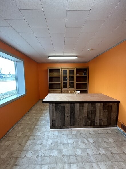 More Photos Of 1001 Croxton Ave, Bloomington Research And Development For Lease