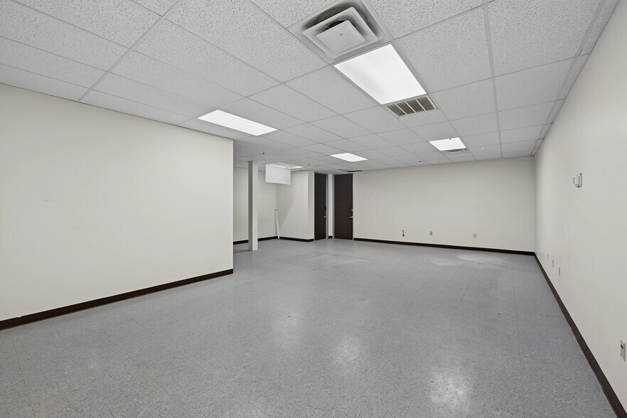 More Photos Of 10845 Strang Rd, La Porte Warehouse For Lease
