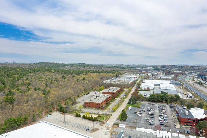 More Photos Of 355 Wood Rd, Braintree Flex For Lease