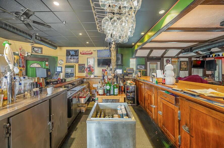 More Photos Of 3934-3938 Decoursey Ave, Covington Bar For Sale