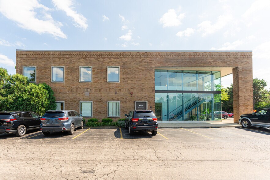 More Photos Of 290 Springfield Dr, Bloomingdale Medical For Lease