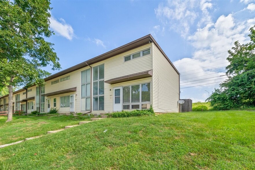 More Photos Of , Kansas City Multifamily For Sale