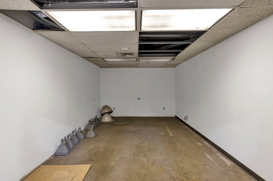 More Photos Of 1001 Ed Rutherford Dr, Greenville Manufacturing For Lease